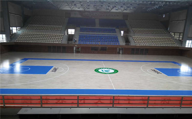 22厚木地板篮球馆多少钱一平米？