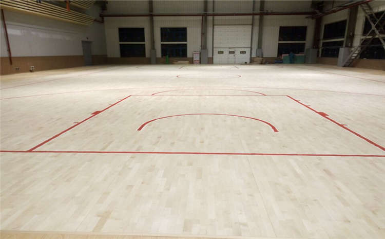 如何使受潮的篮球馆木地板恢复原样？
