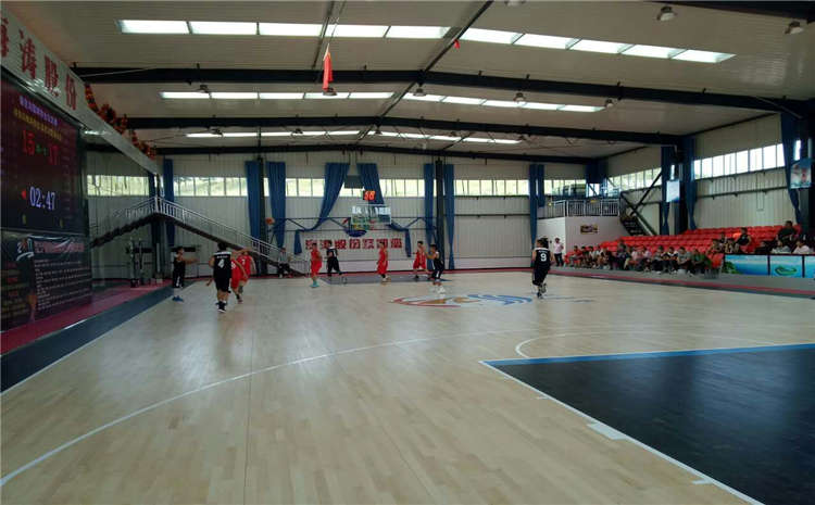 20厚篮球场实木地板一般多少钱？