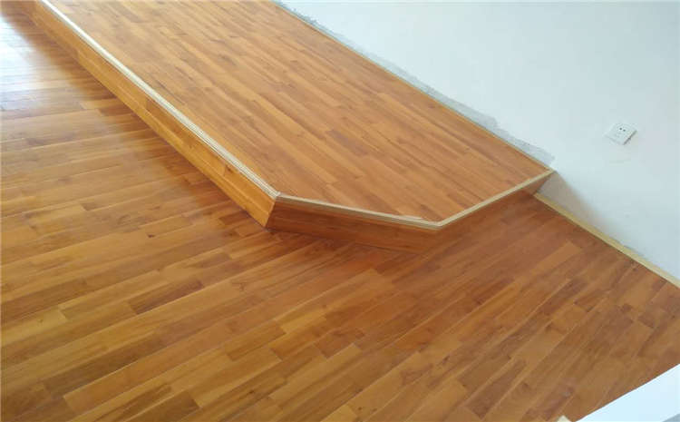 篮球馆运动木地板面板漆的特殊性