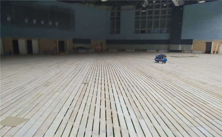拼接板篮球场实木地板安装工艺