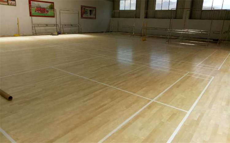 学校篮球场地木地板翻新施工