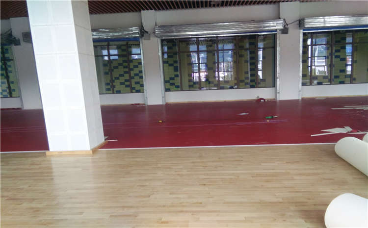 篮球馆的篮球木地板中毛地板在结构中的作用