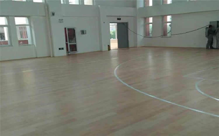 枫木篮球木地板的等级和性能