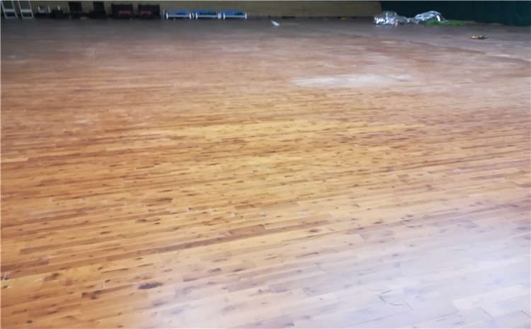 拼接板舞台运动木地板造价是的多少？
