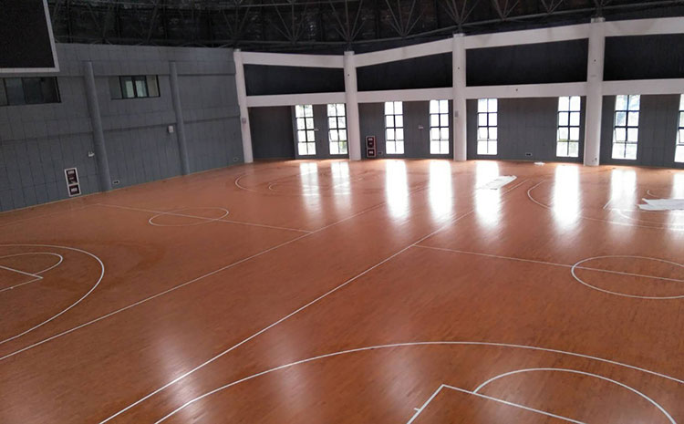 黑龙江体育场地板怎么安装