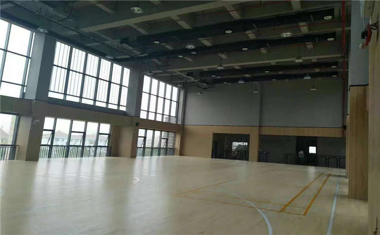 篮球场运动木地板安装过程中不可缺少的步骤！