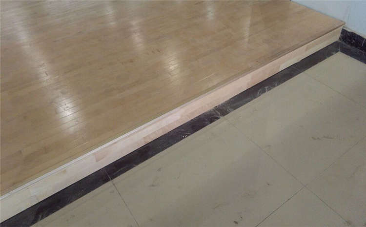 24厚羽毛球馆木地板安装工艺